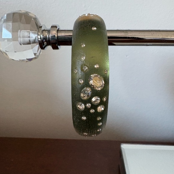 Alexis Bittar Lucite Hinged Cuff Bracelet crystal and brilliant green - Picture 5 of 7